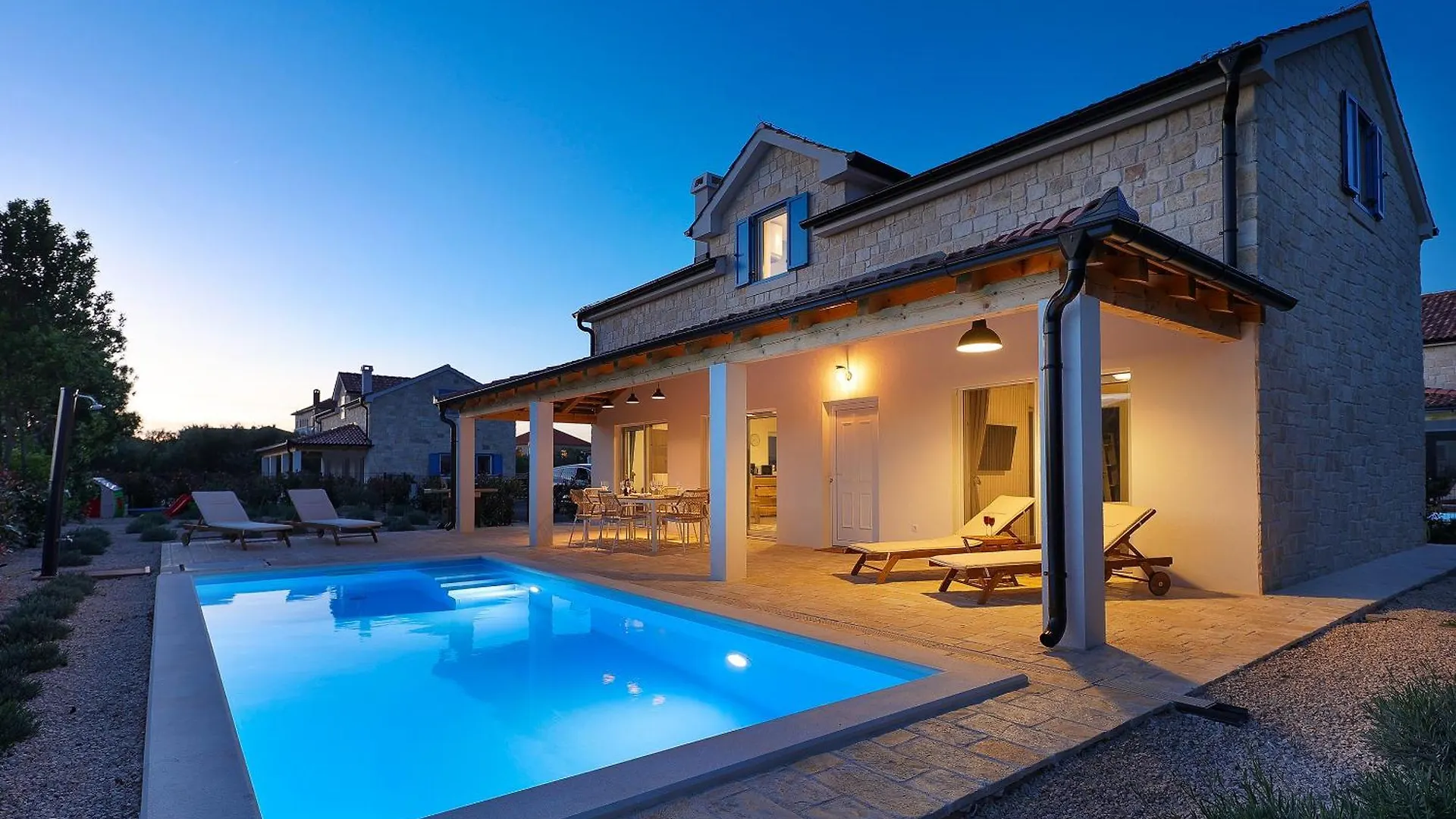 Papa'S Court II Pasman Villa With Pool