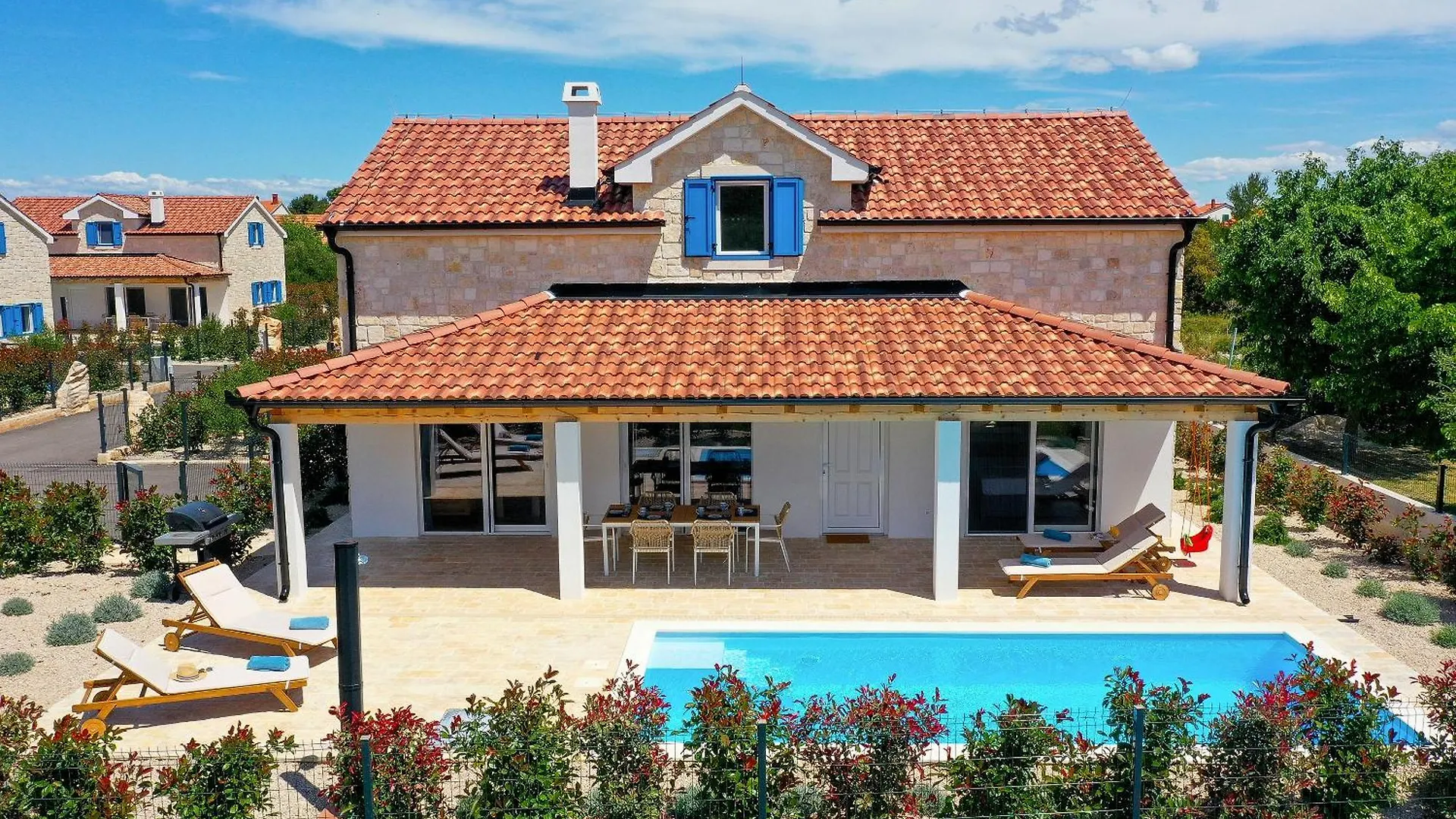 Papa'S Court II Pasman Villa With Pool